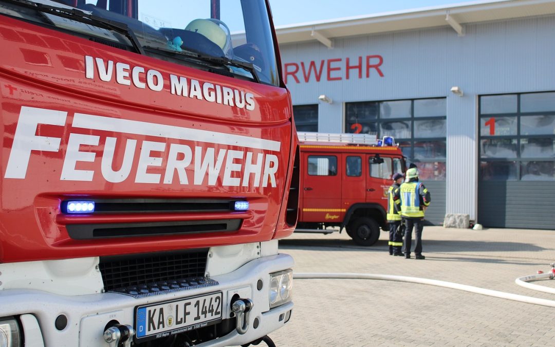 Dinas Damkar Mahakam Ulu Bersihkan Tumpahan Oli di Rumah Sakit