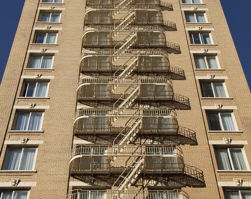 Dinas Damkar Mahakam Ulu Evakuasi Longsor di Pasar